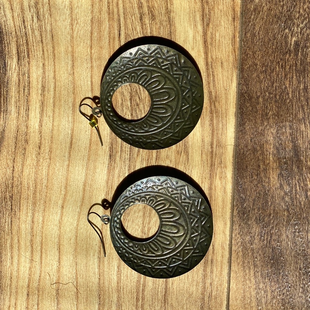TRIBAL PRINT HOOP EARRING - Picture 2 of 2